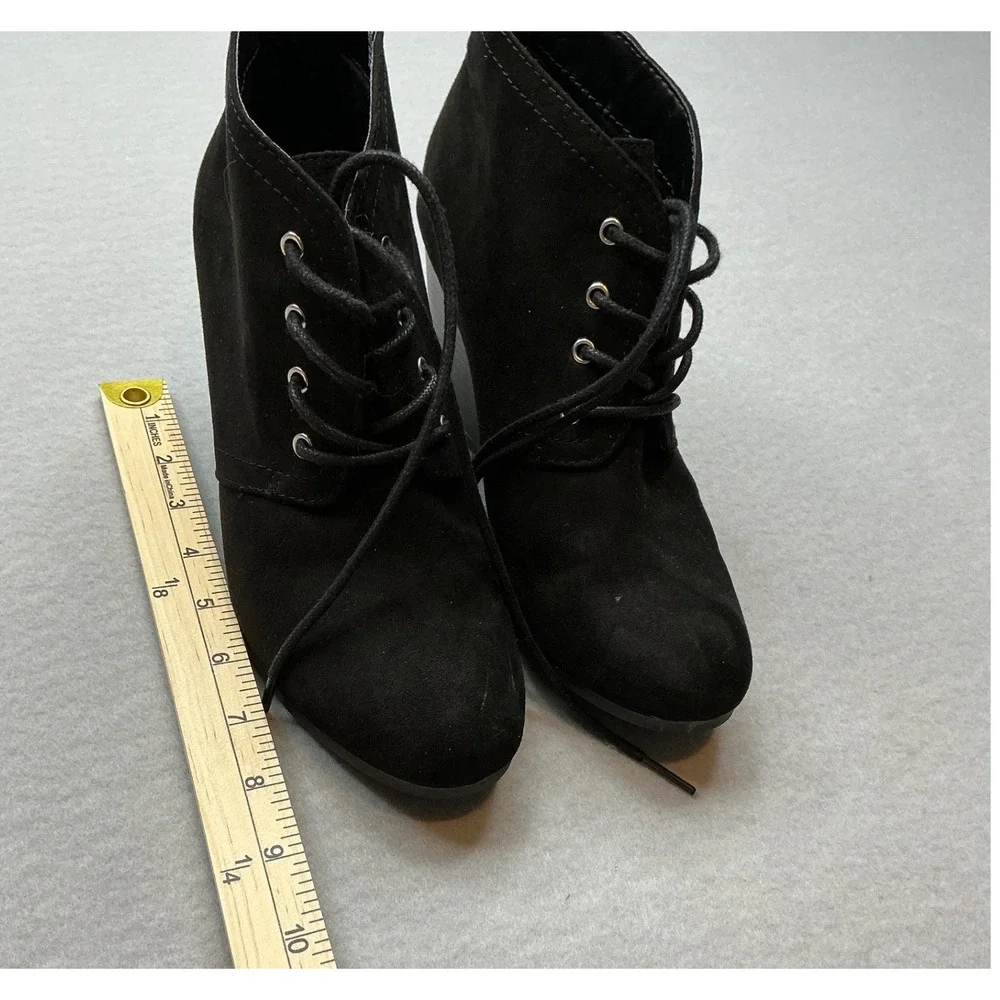 Arizona Lawrence Women Black Lace Up Wedge Booties Size 9M Faux Suede Ankle Boot